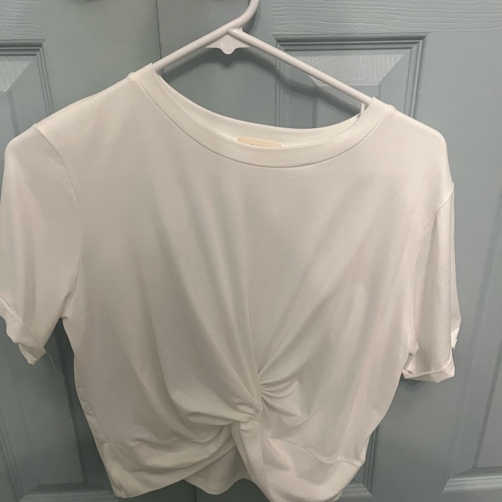 Plane white shirt with swirl infront